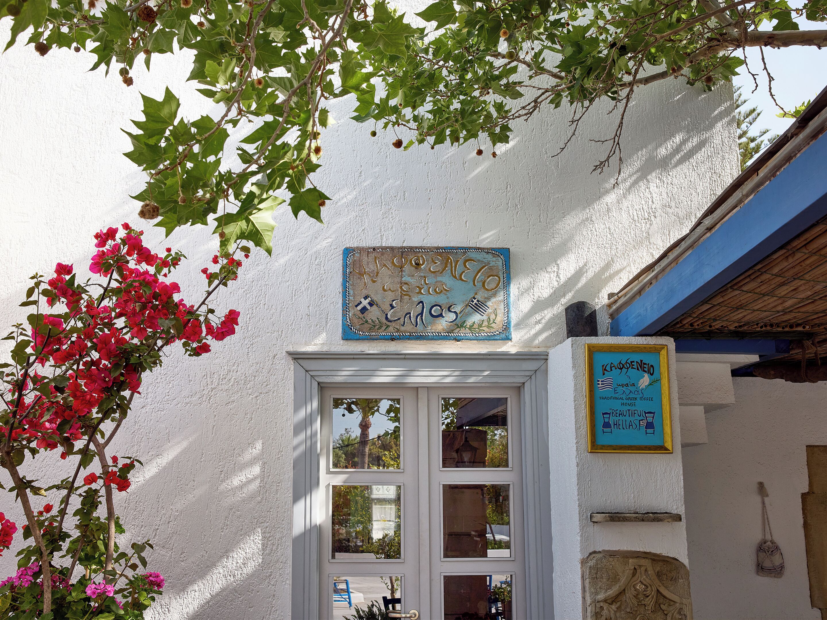 5 restaurants, breakfast, lunch, dinner served; international cuisine