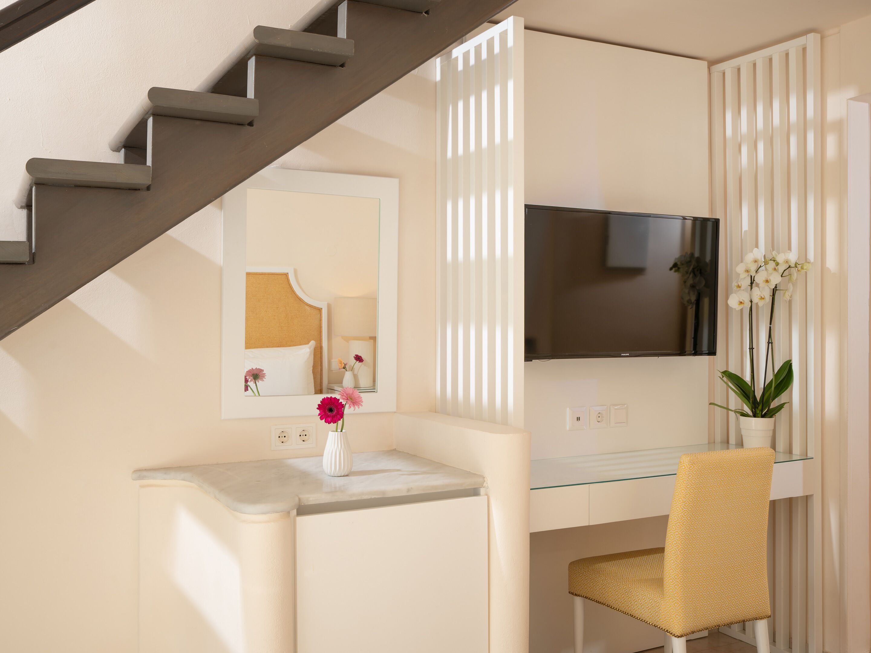 maisonette, garden view | living area | flat-screen tv