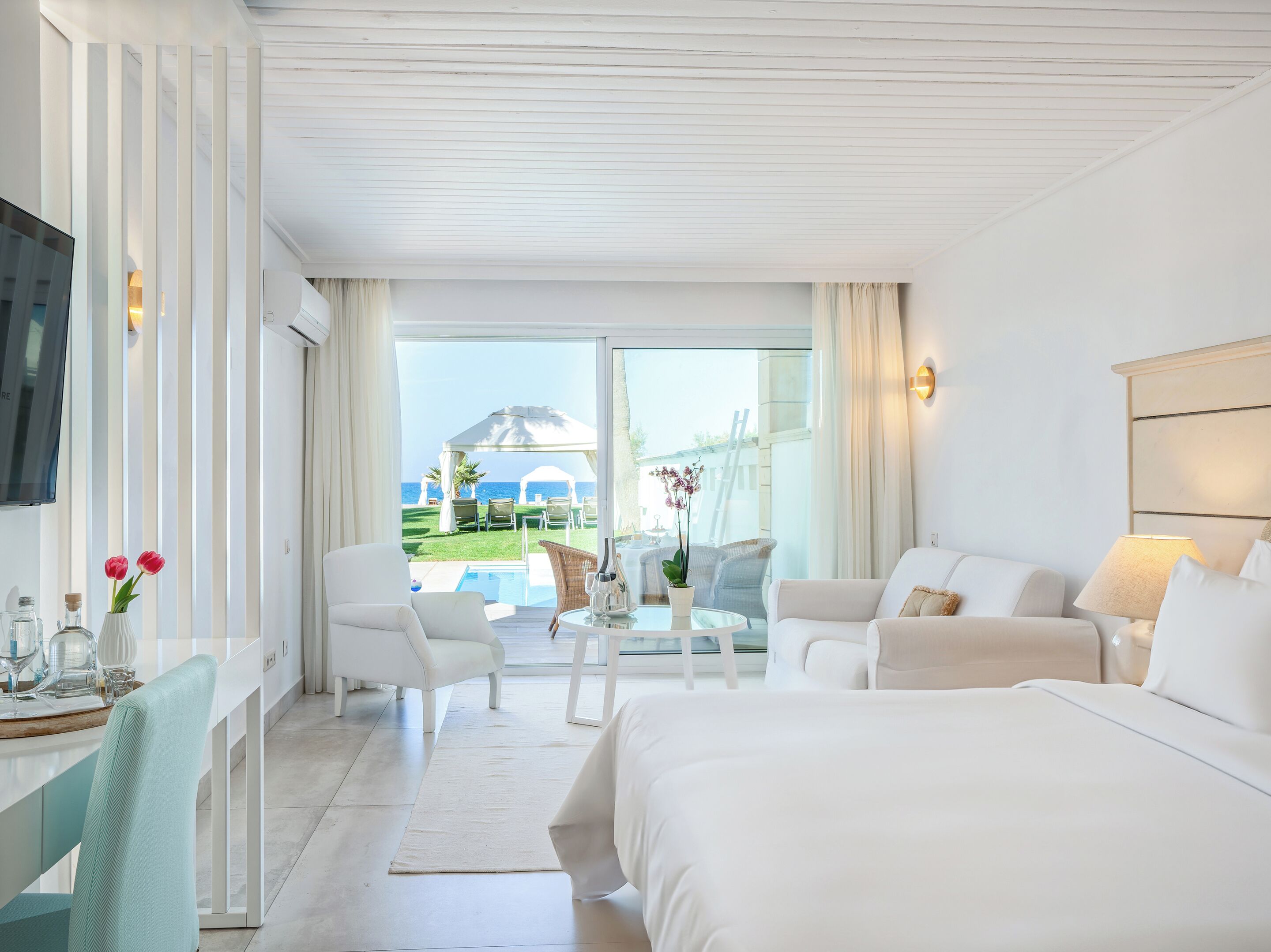 Junior Suite Sea Front, Private Pool