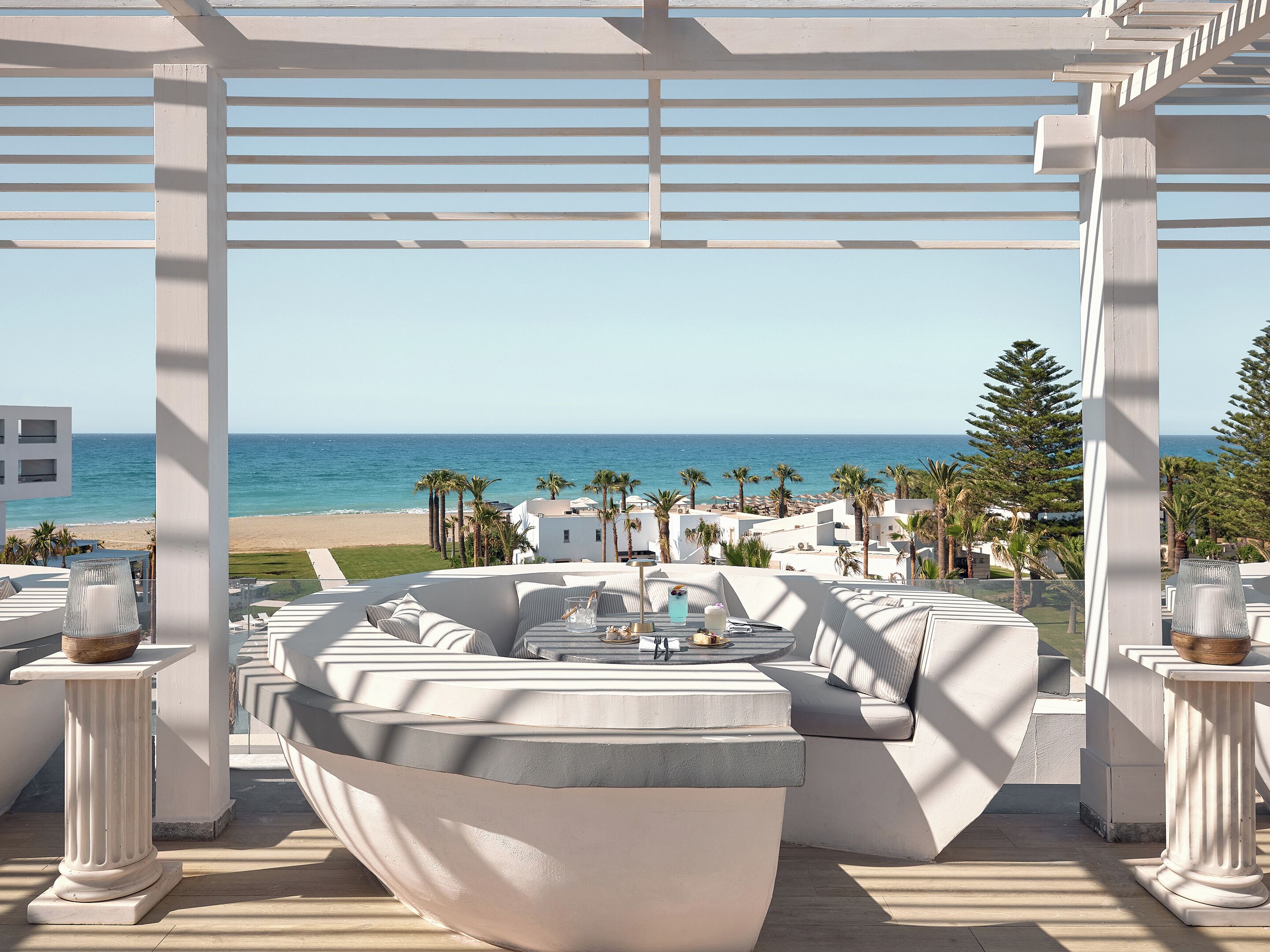3 bars/lounges, beach bar