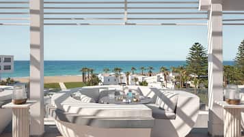 3 bars/lounges, beach bar
