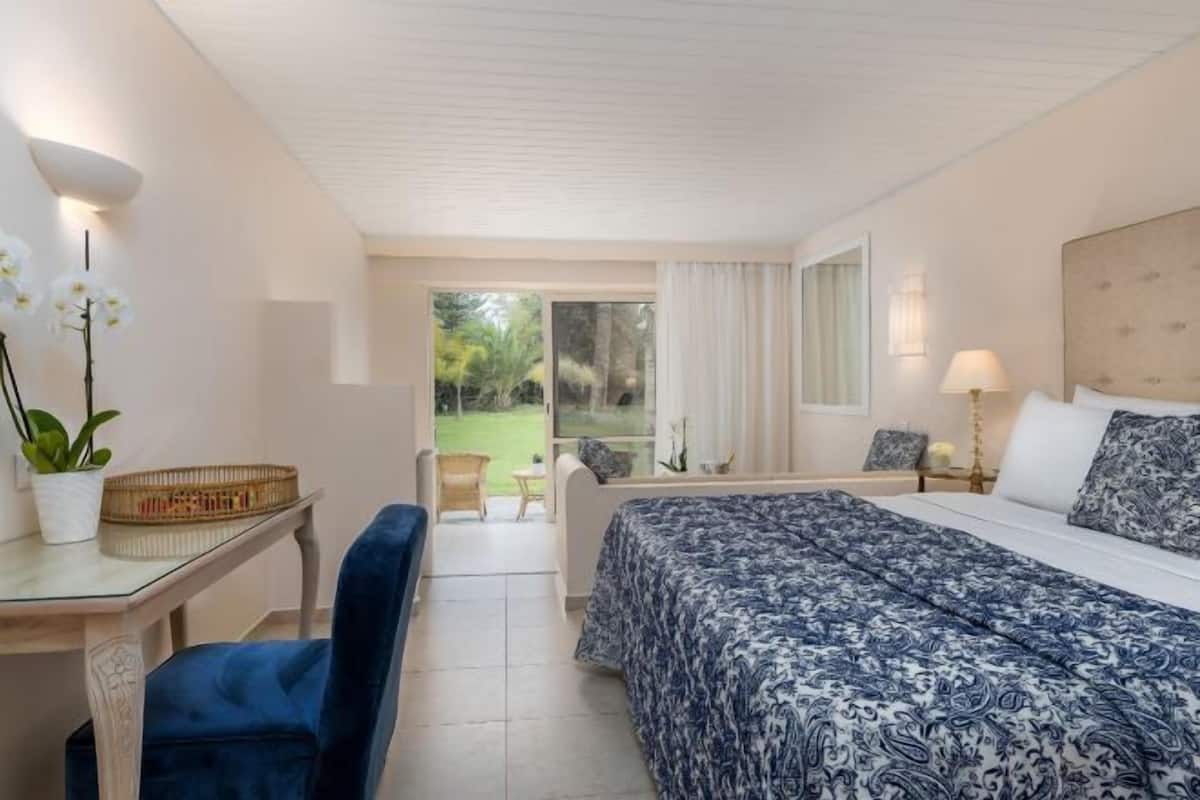 2 habitaciones, minibar y caja de seguridad en la habitación
