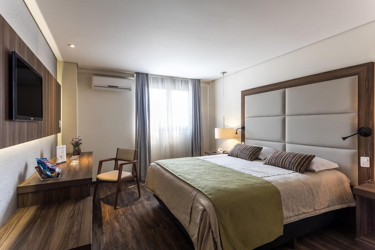 Minibar, in-room safe, soundproofing, free WiFi