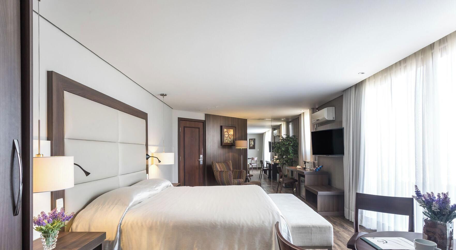 Minibar, coffre-fort, système d’insonorisation, accès au Wi-Fi (inclus)