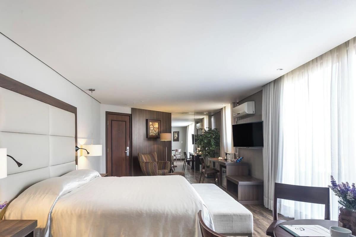 Minibar, coffre-fort, systĂšme dâinsonorisation, accĂšs au Wi-Fi (inclus)