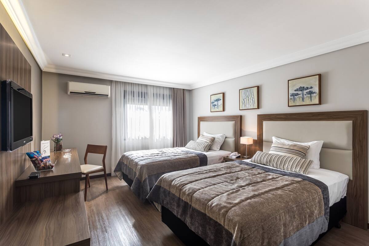 Een minibar, een kluis op de kamer, geluiddichte muren, gratis wifi