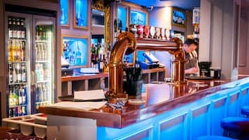 Serves lunch and dinner