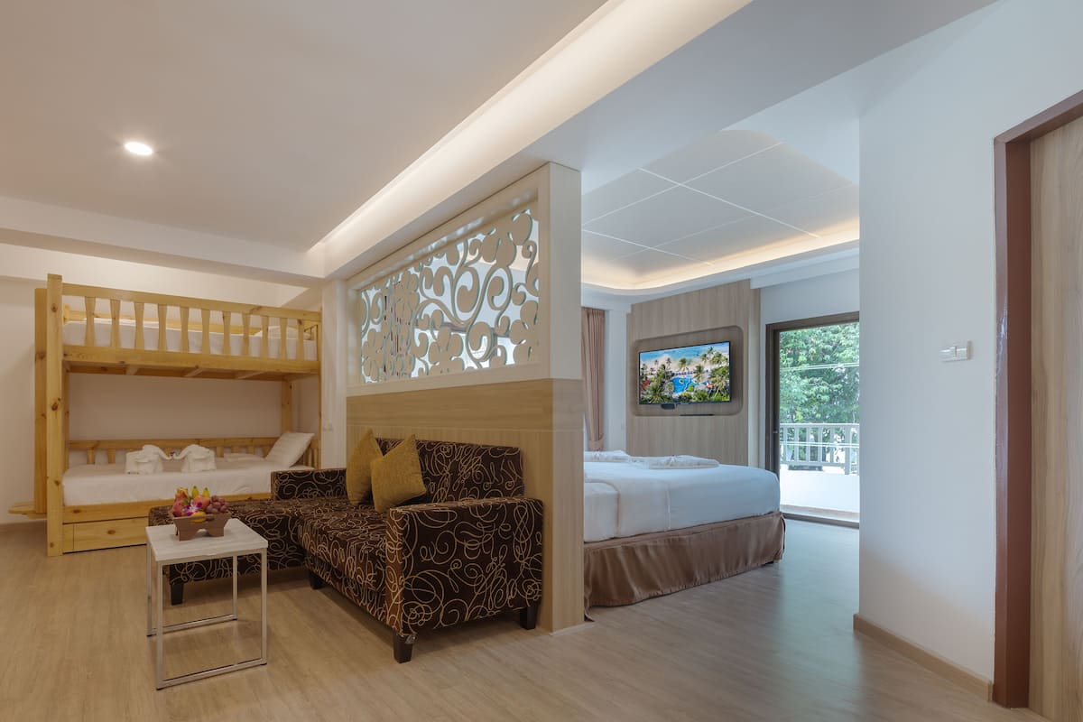 Family Suite | 2 bedrooms, minibar, in-room safe, blackout drapes