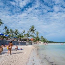 On the beach, white sand, sun-loungers, beach umbrellas