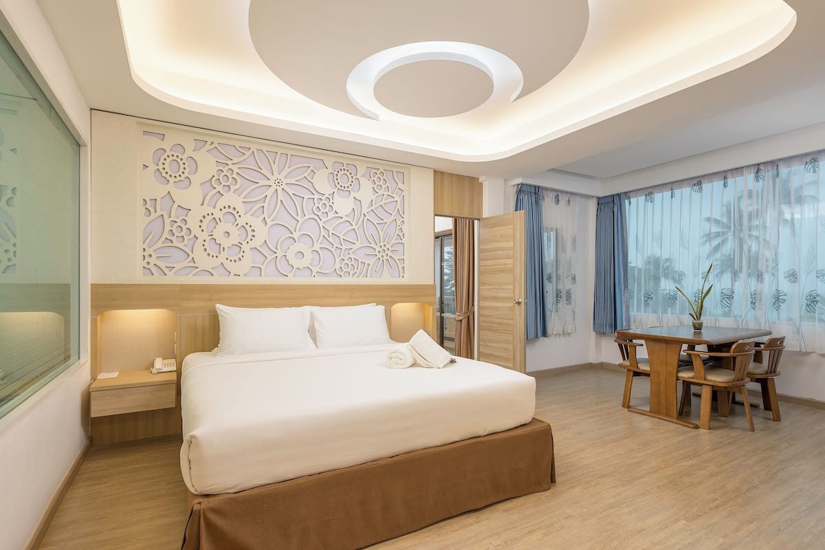 Two Bed Rooms Family | 2 bedrooms, minibar, in-room safe, blackout drapes