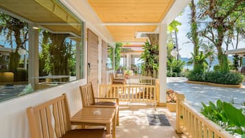 Deluxe Villa | Terrace/patio