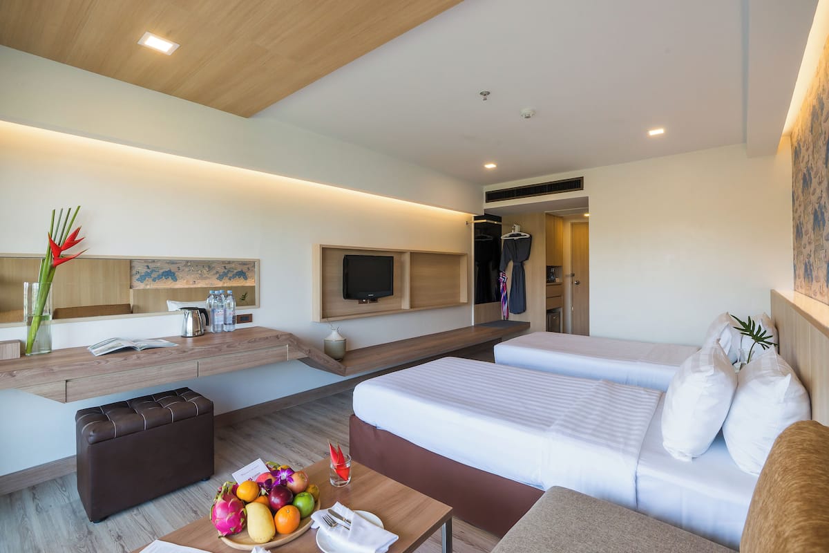 Deluxe Ocean Building (Twin Bed) | ตู้นิรภัยในห้องพัก, โต๊ะทำงาน, ผ้าม่านกันแสง, Wi-Fi ฟรี