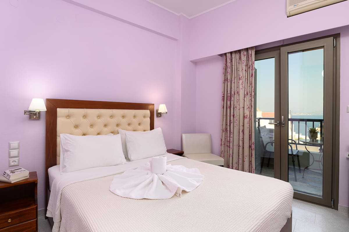Small Double Room for Single Use, Sea View | Minibar, in-room safe, individually furnished, desk