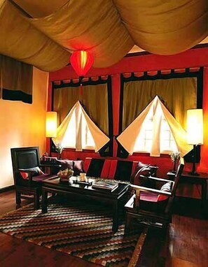 Living room - Gylthang Dzong Hotel (Deqin)