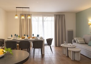 Casa, 2 quartos | Ferros/tábuas de passar roupa, berços (sobretaxa), Wi-Fi de cortesia