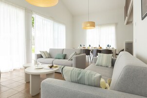 Vila, 3 quartos | Ferros/tábuas de passar roupa, berços (sobretaxa), Wi-Fi de cortesia