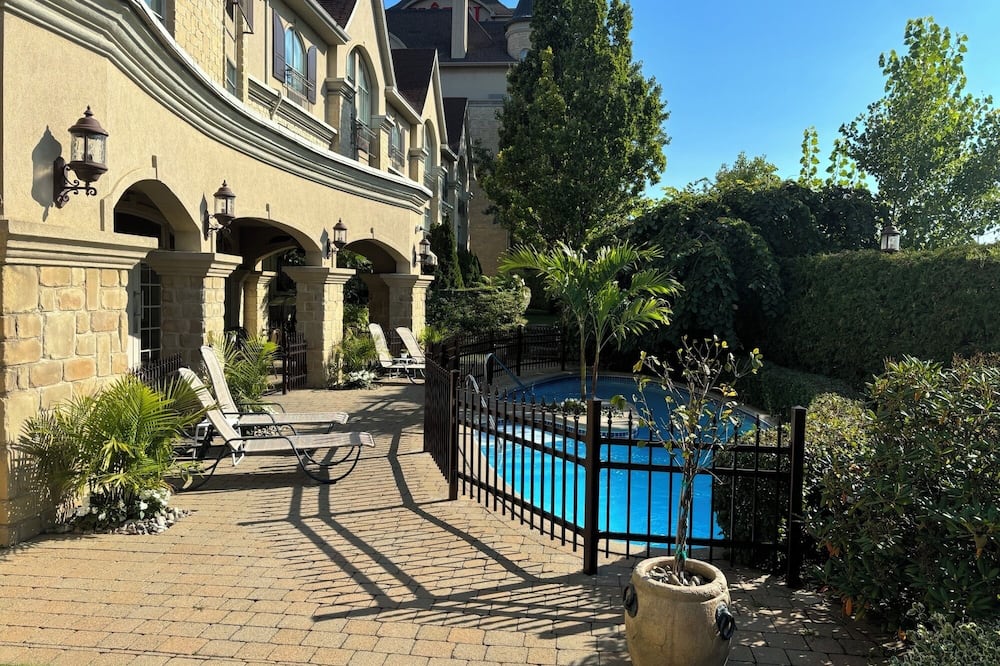 Le St-Martin Hotel & Suites Laval