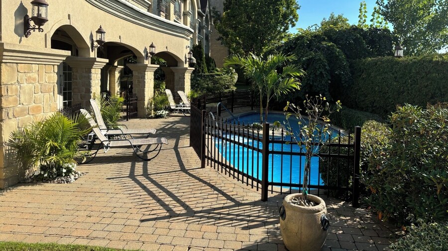 Le St-Martin Hotel & Suites Laval
