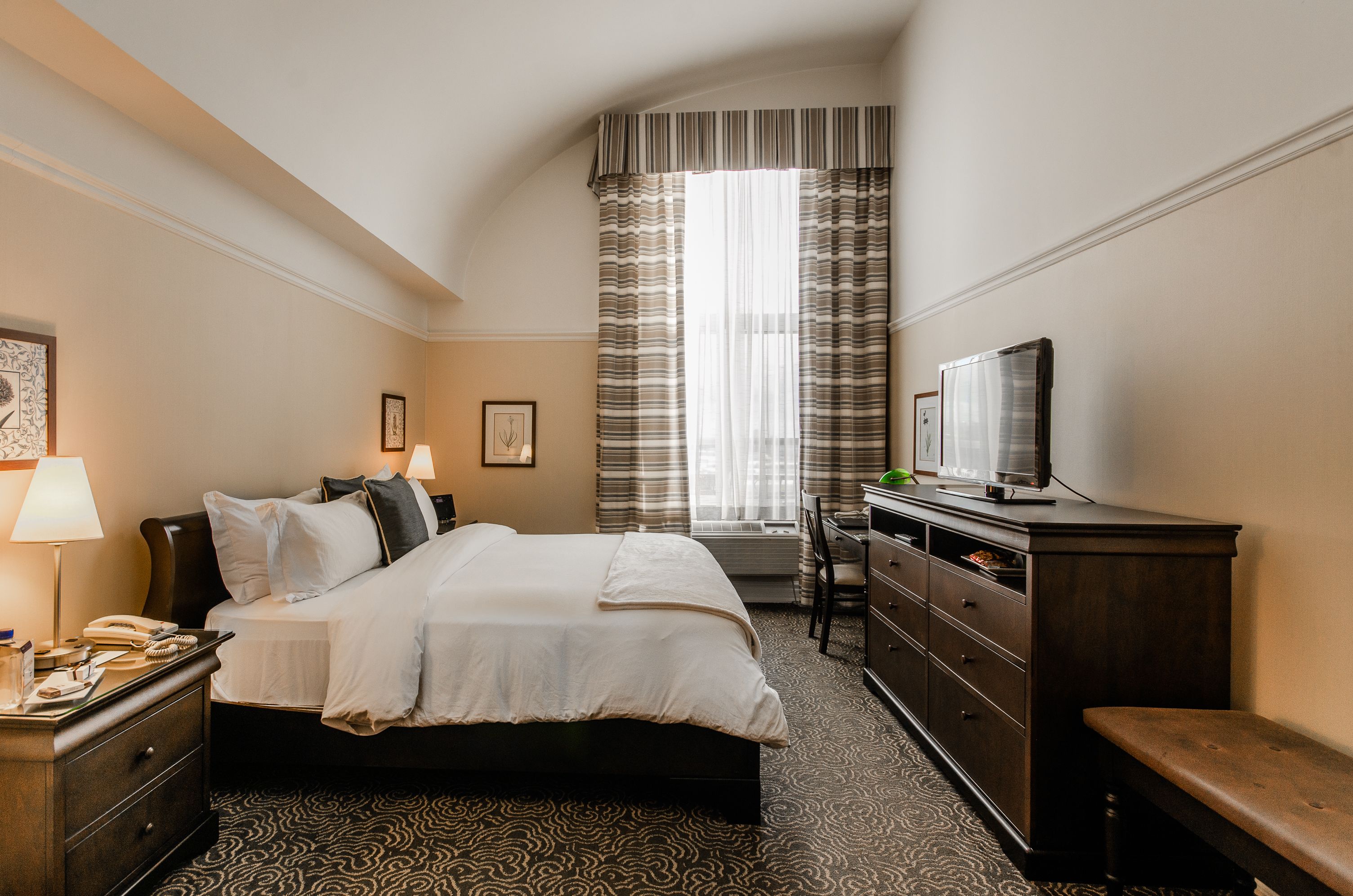 superior room, 1 king bed with sofa bed | premium bedding, pillow-top beds, minibar, in-room safe