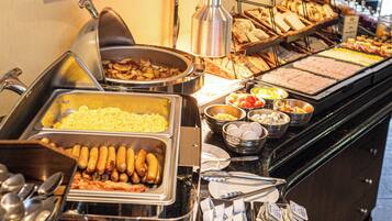 Free daily buffet breakfast