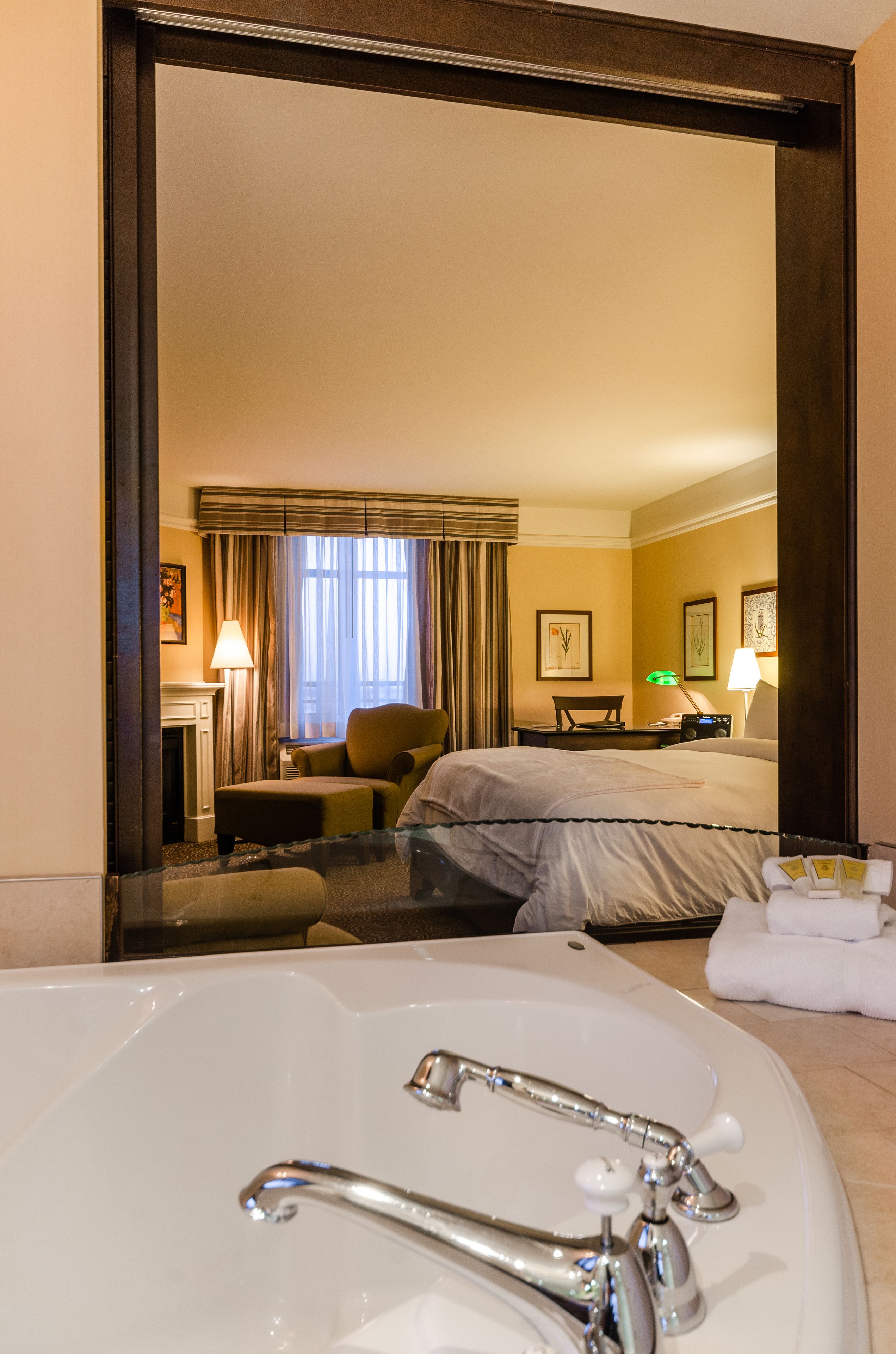 deluxe room, 1 king bed | jetted bathtub