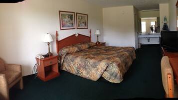 Tabla de planchar con plancha, wifi gratis, ropa de cama y despertador