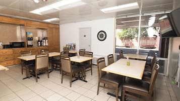 Termasuk sarapan Eropah setiap hari