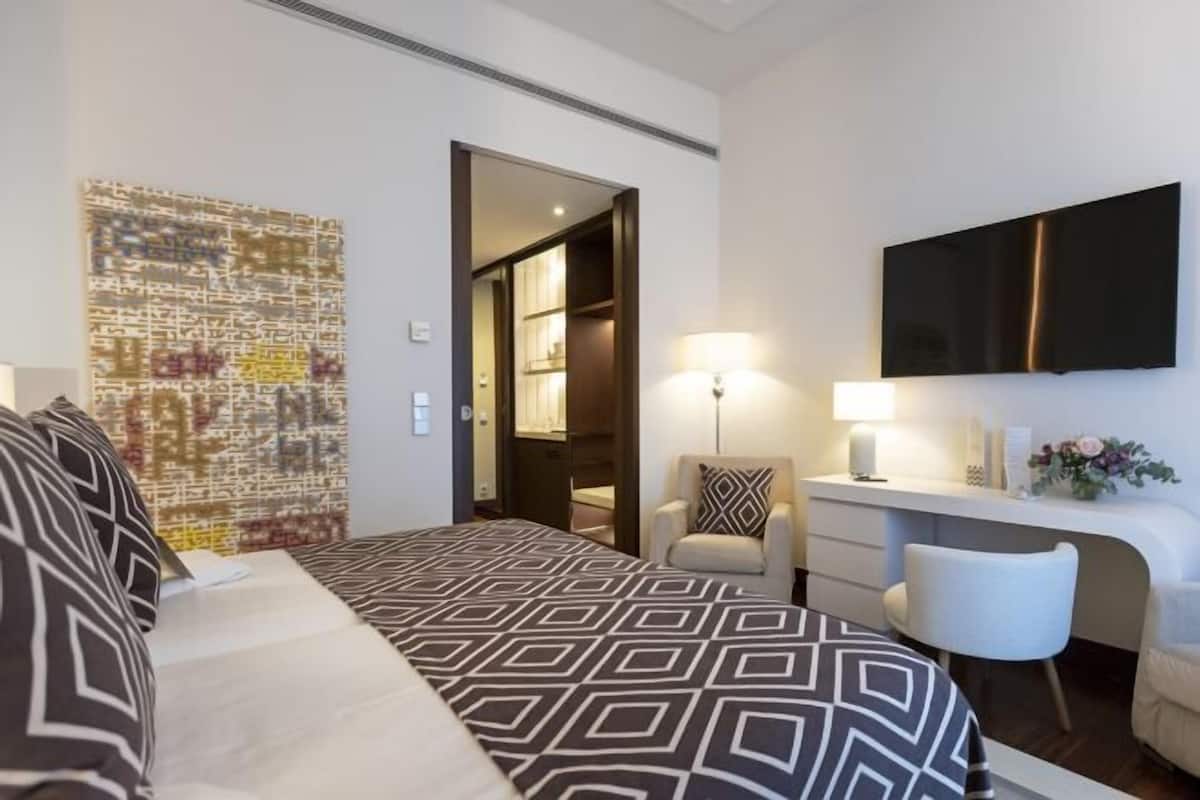 1 bedroom, down comforters, memory foam beds, minibar