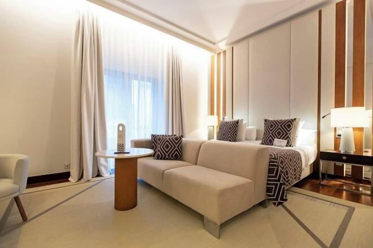 Living area | LED TV, Netflix, streaming services