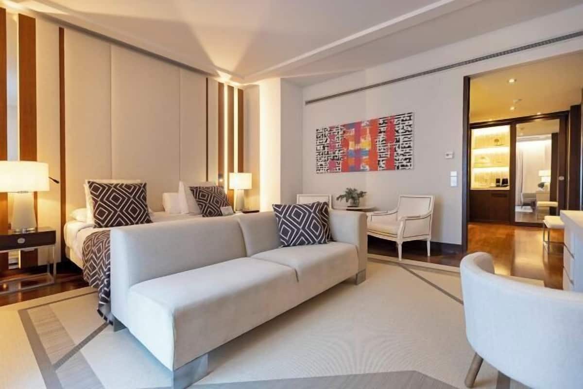 Living area | LED TV, Netflix, streaming services