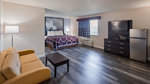 Studio Suite, 1 King Bed, Non Smoking | Individually decorated, individually furnished, desk, laptop workspace