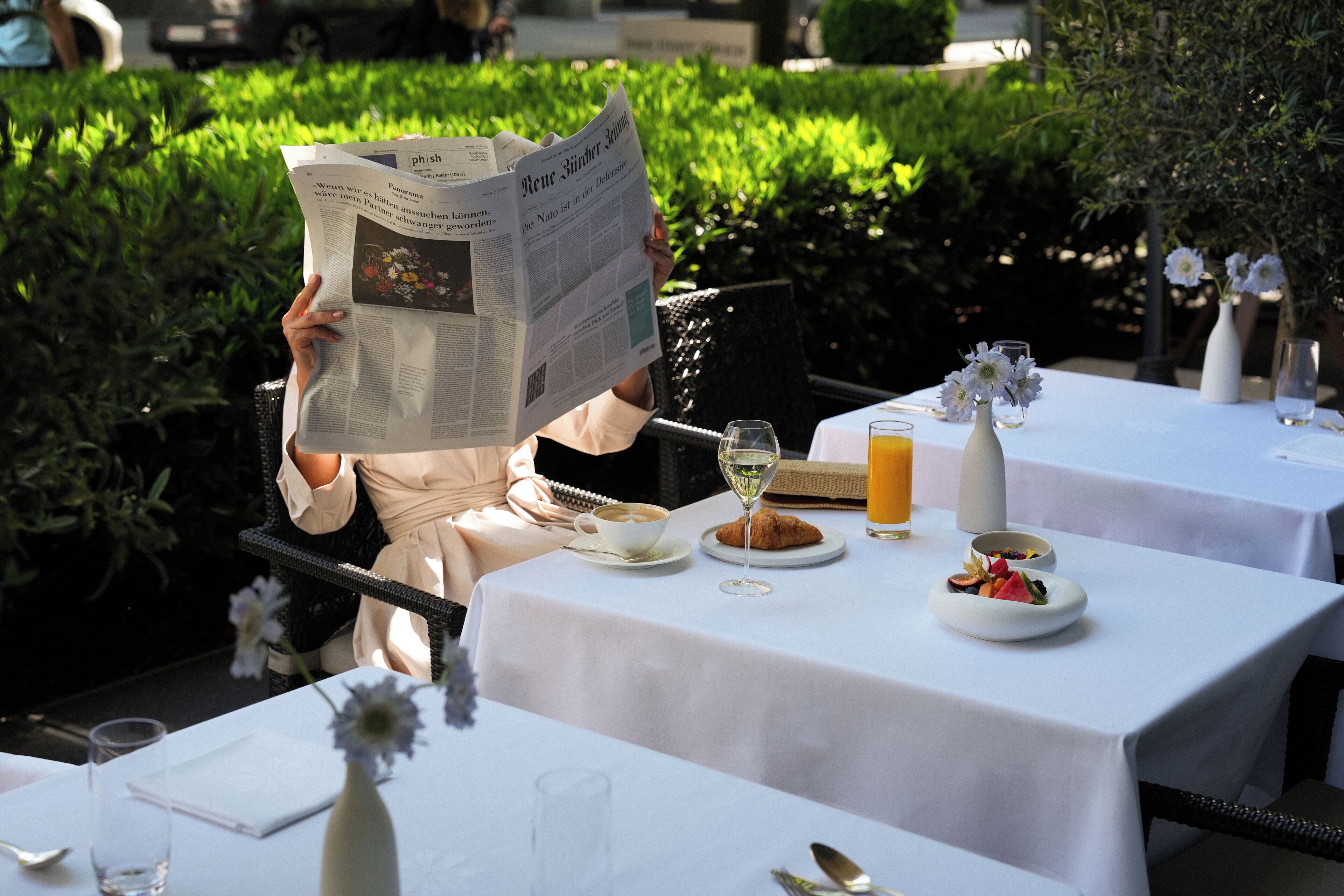 بوفيه فطور يوميًا بتكلفة قدرها (55 CHF للشخص)