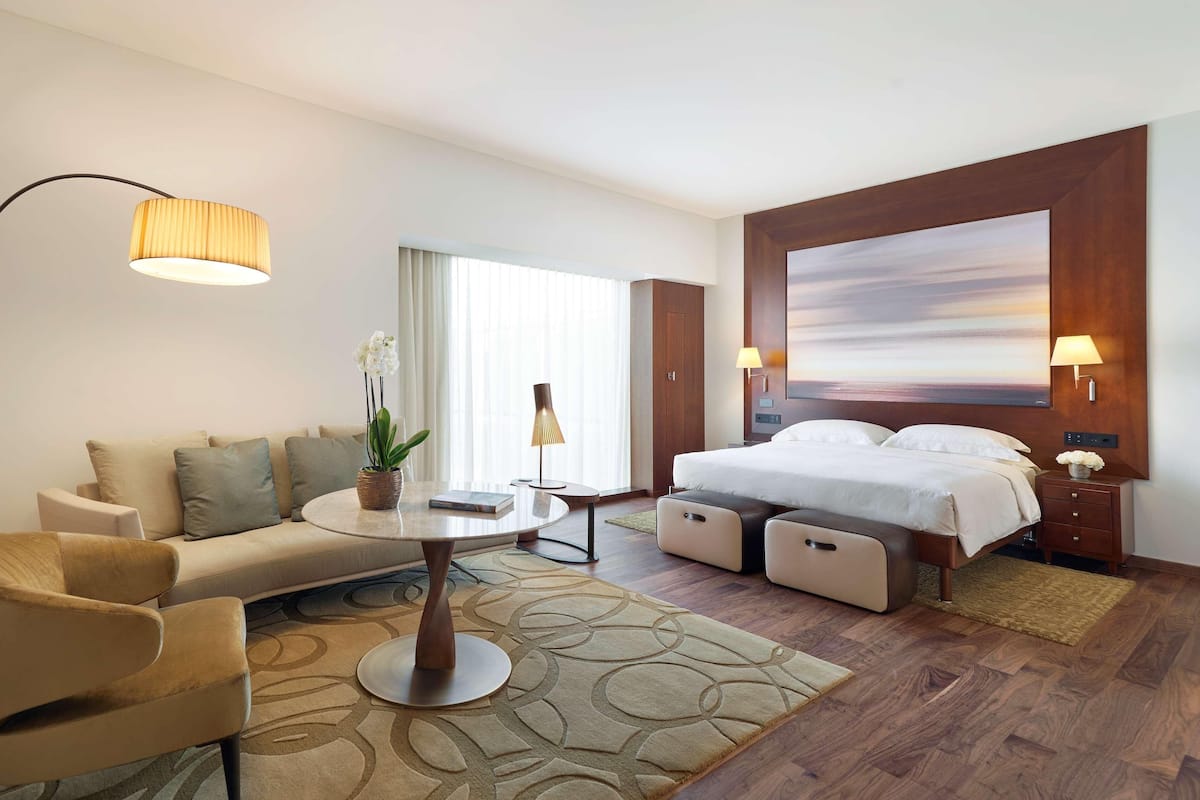 Premium bedding, minibar, in-room safe, desk
