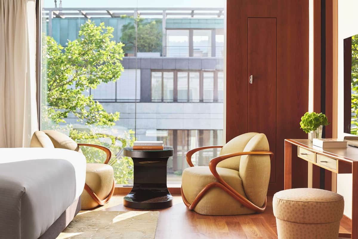 premium bedding, minibar, in-room safe, desk