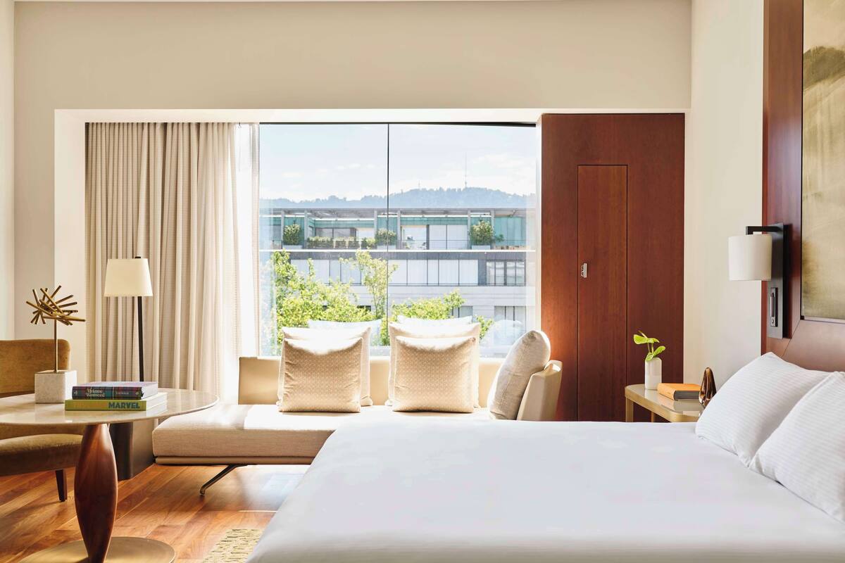 premium bedding, minibar, in-room safe, desk