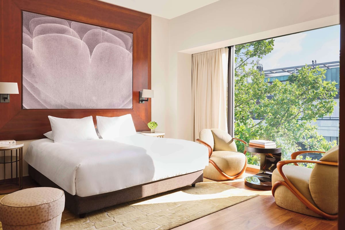 junior suite (park) | premium bedding, minibar, in-room safe, desk