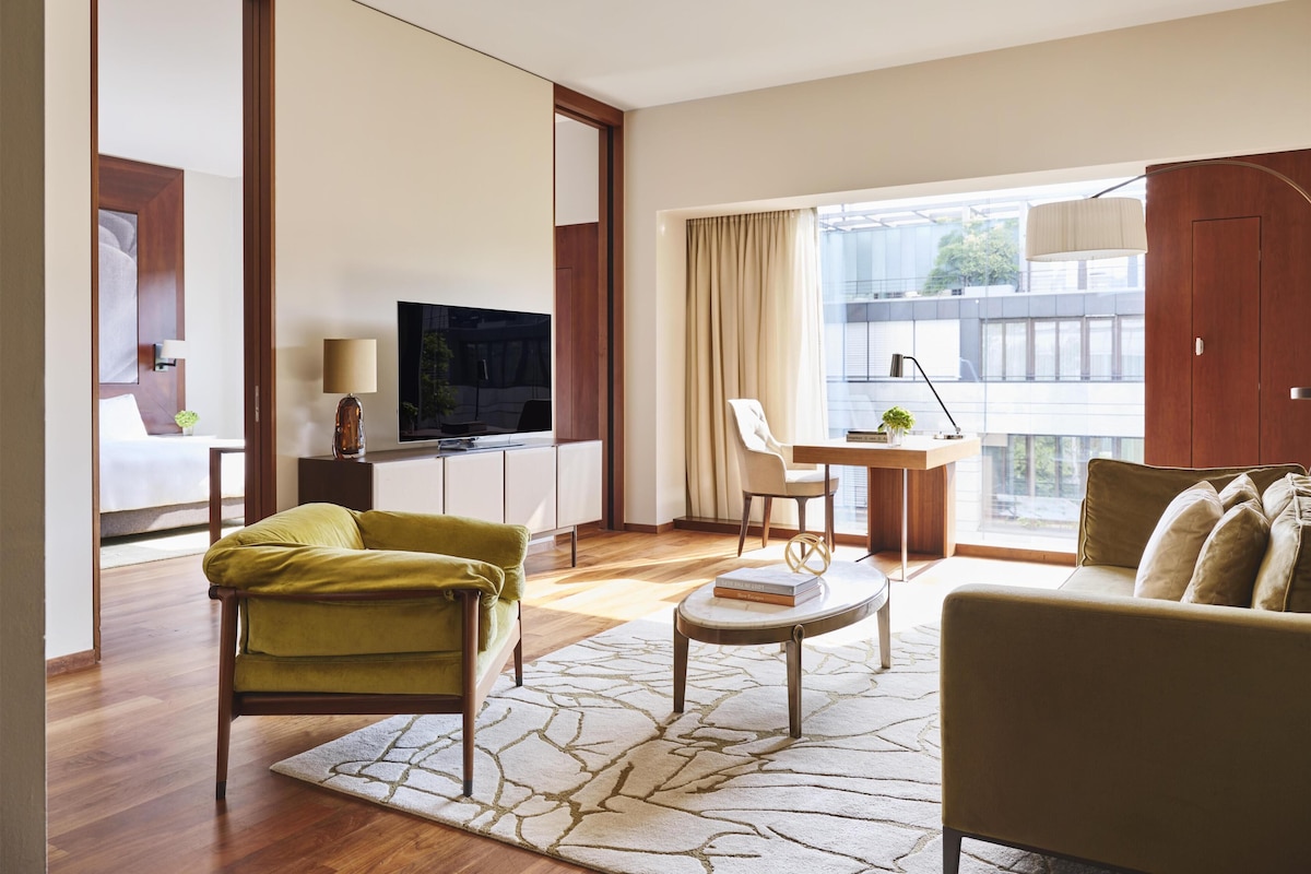 Premium bedding, minibar, in-room safe, desk