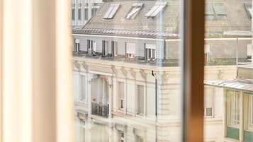 Hochwertige Bettwaren, Minibar, Zimmersafe, Schreibtisch