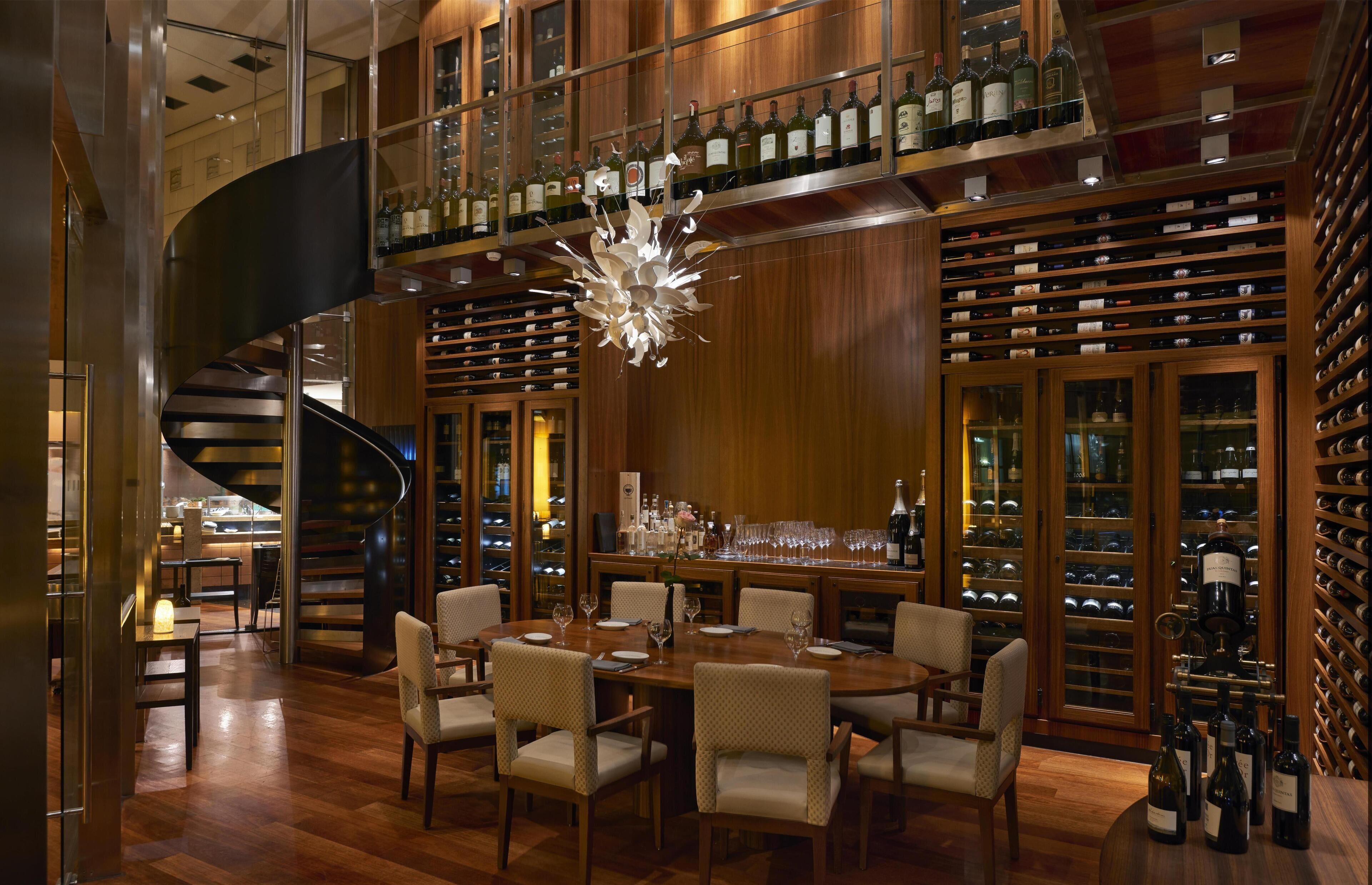 2 restaurants, spécialités Cuisine internationale