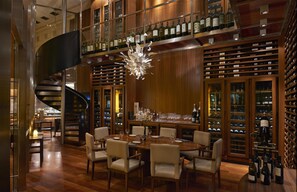 2 restaurants, breakfast, lunch, dinner served; international cuisine 