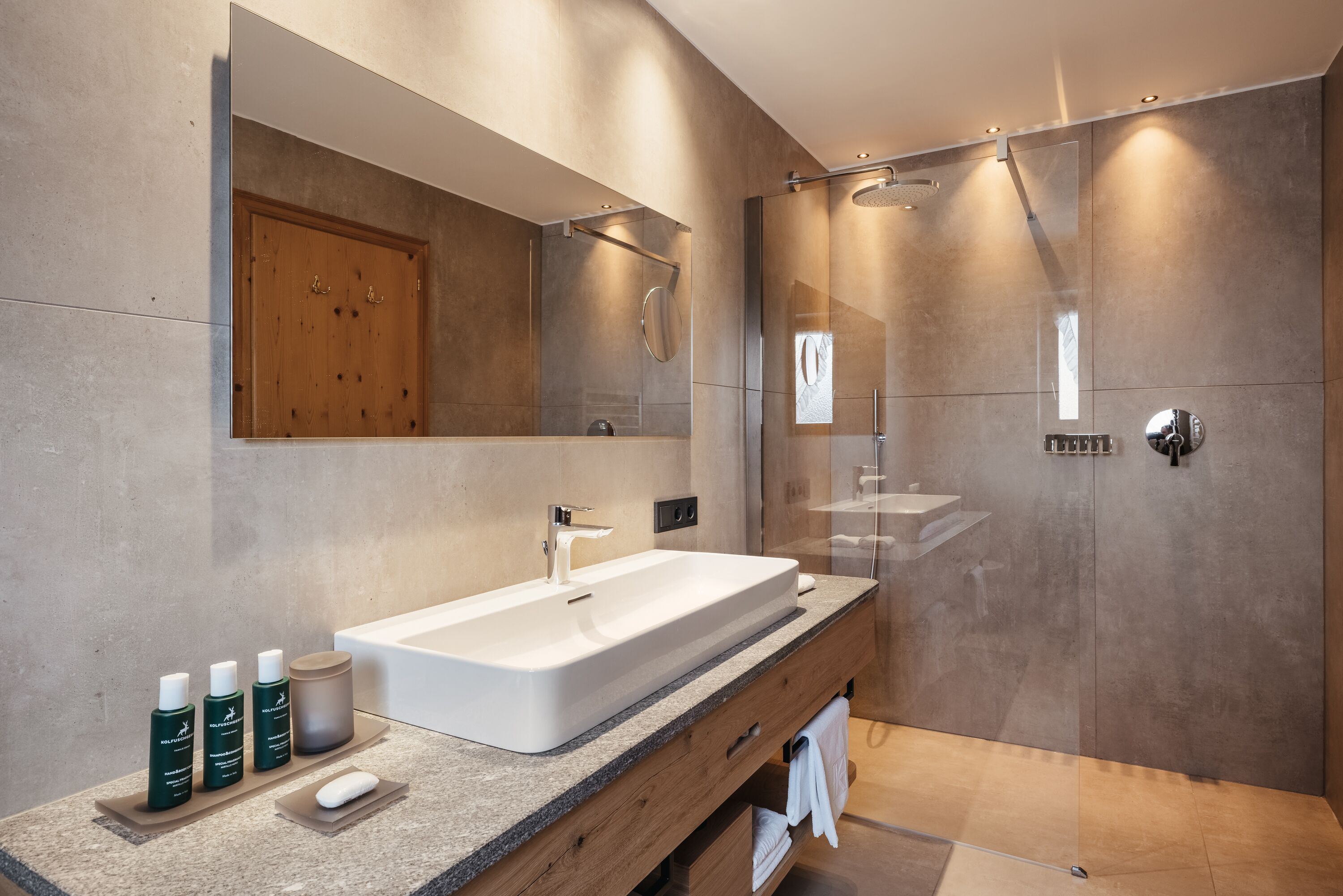 traditional double room | bathroom | rainfall showerhead, free toiletries, hair dryer, bathrobes