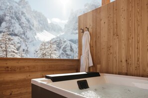 Salas de tratamientos para parejas, sauna, bañera de hidromasaje 