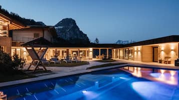 Una piscina cubierta