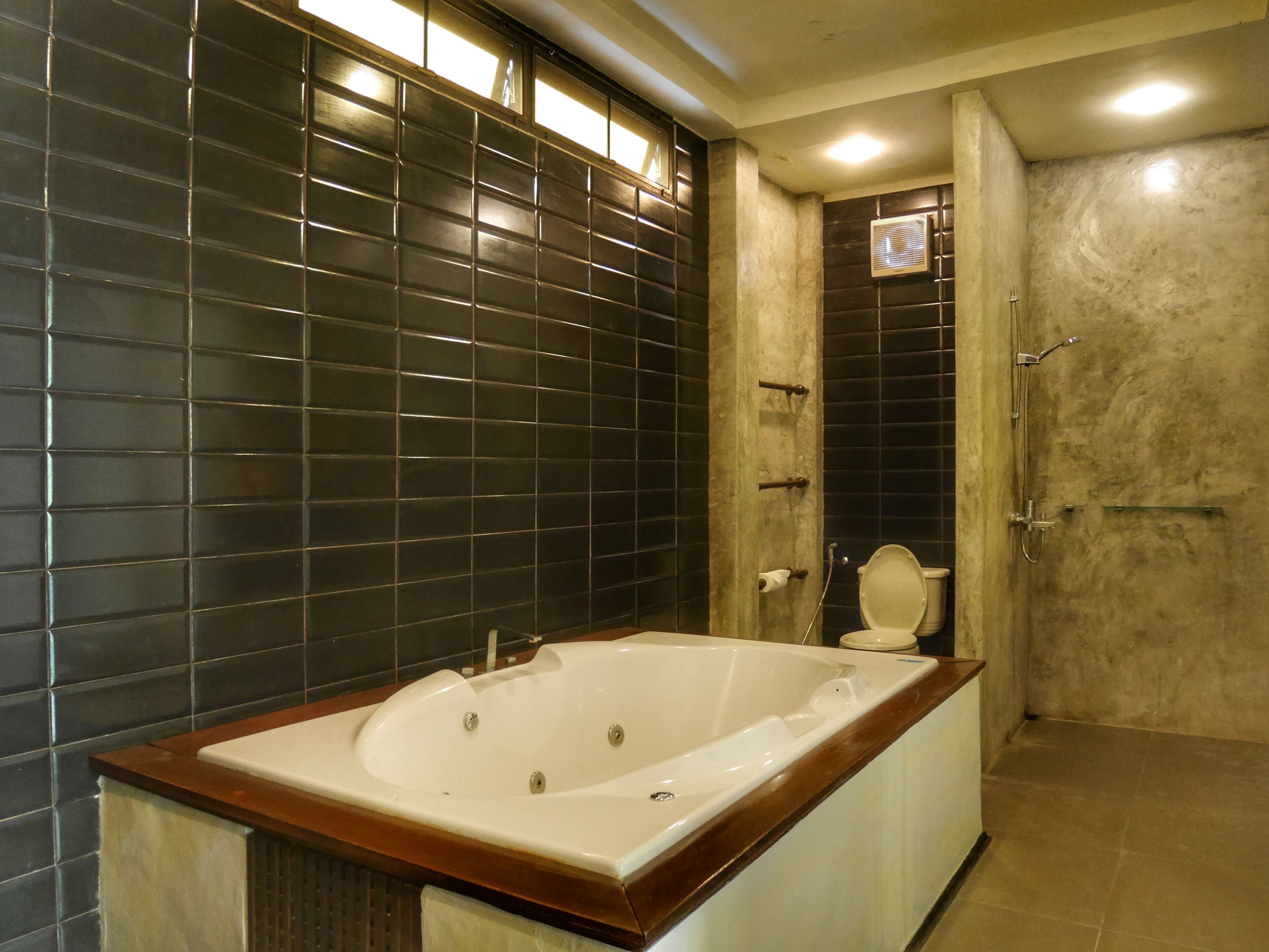 deluxe jacuzzi panorama | bathroom | free toiletries, hair dryer, bathrobes, slippers