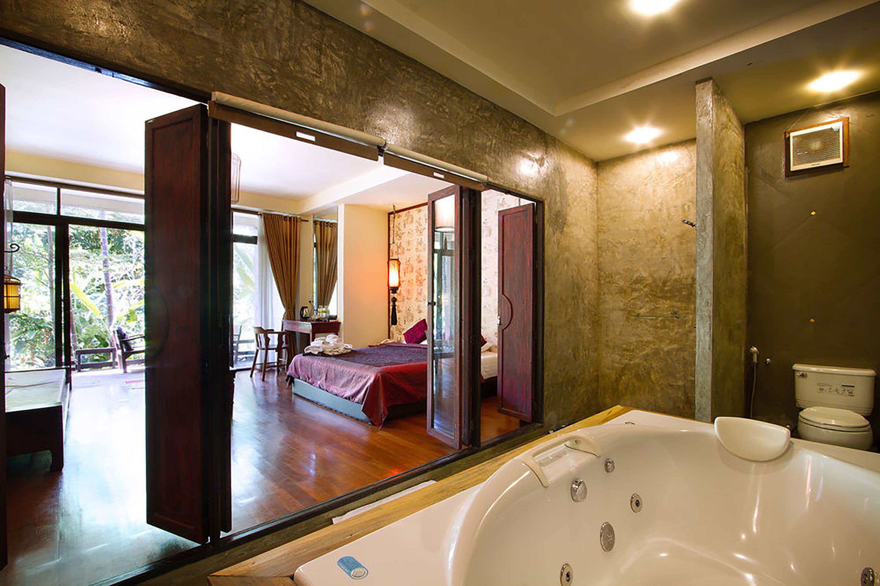 deluxe jacuzzi panorama | bathroom | free toiletries, hair dryer, bathrobes, slippers
