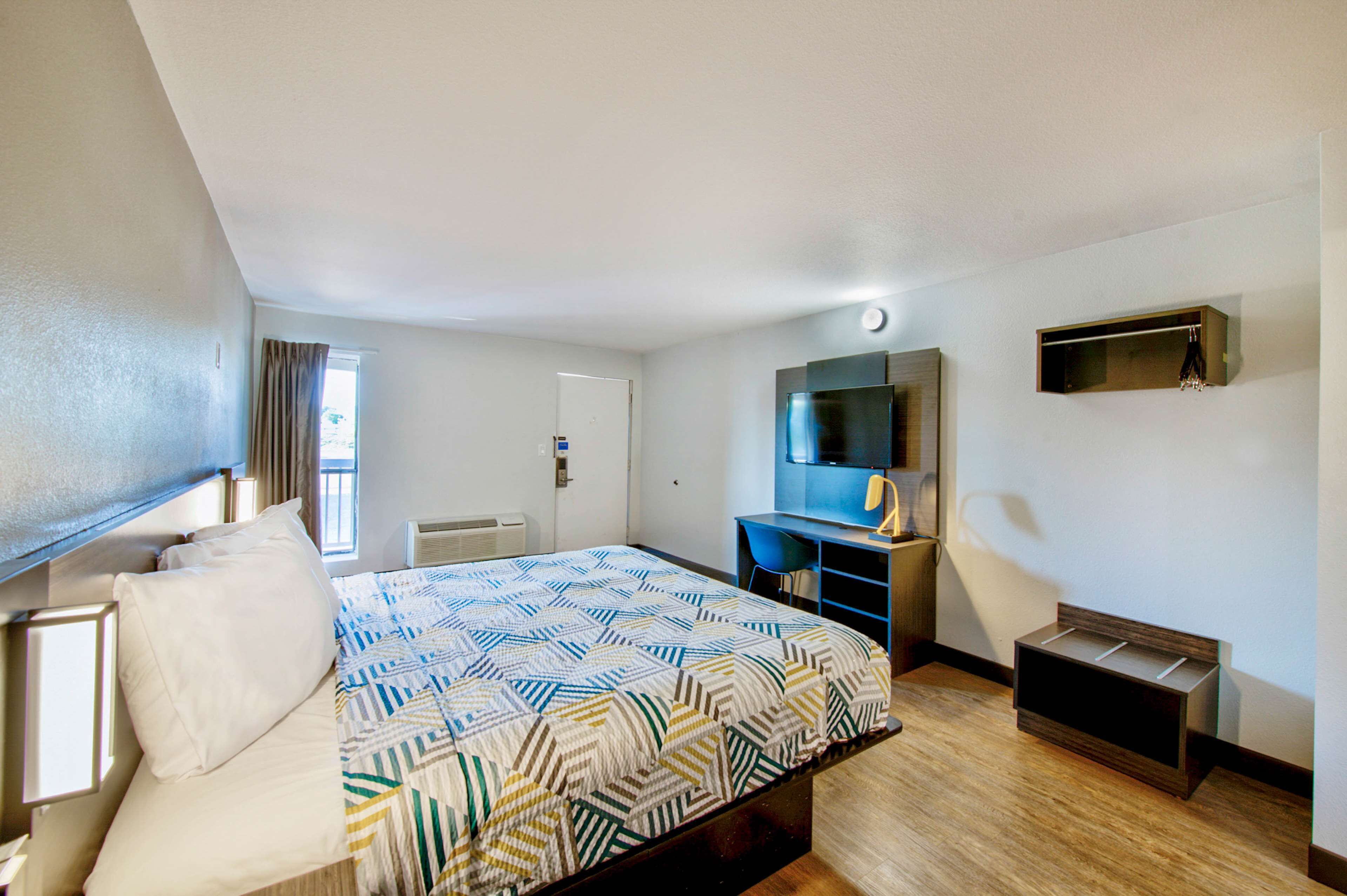 Deluxe kamer, 1 kingsize bed, niet-roken | Een bureau, een laptopwerkplek, wifi, beddengoed