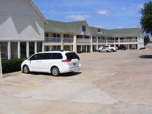 Ubetjent parkering (inkludert)