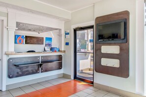 Lobby - Motel 6 Fort Worth, TX - White Settlement (Fort Worth)