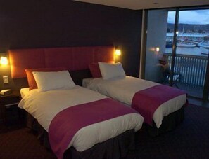 Premium bedding, minibar, individually furnished, desk - Zero Davey Boutique Hotel (Hobart)
