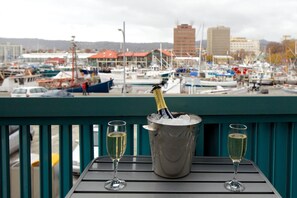 Luxury Studio - Harbour View | Balcony - Zero Davey Boutique Hotel (Hobart)